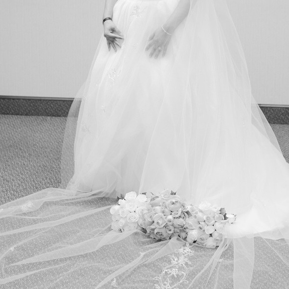 Wedding gown, flower belt accessory, veil - Picture 2 of 7